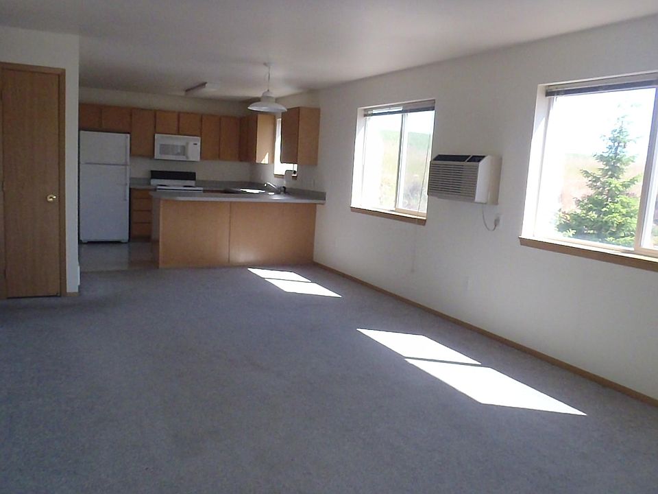 2nd image of 440 NW Parr Dr
