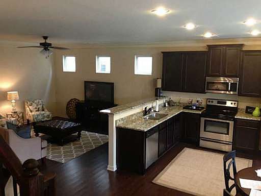 4th image of 131 Village Trl