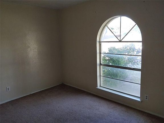 5th image of 206 Thistle Dr