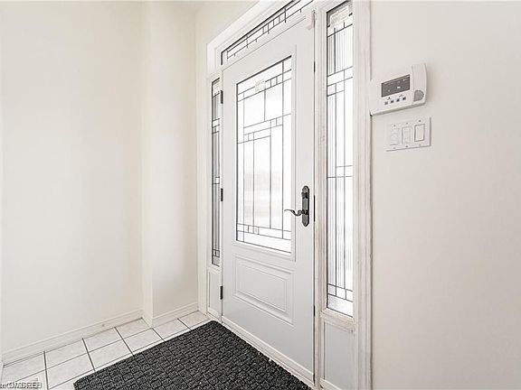 3rd image of 226 Glenashton Dr