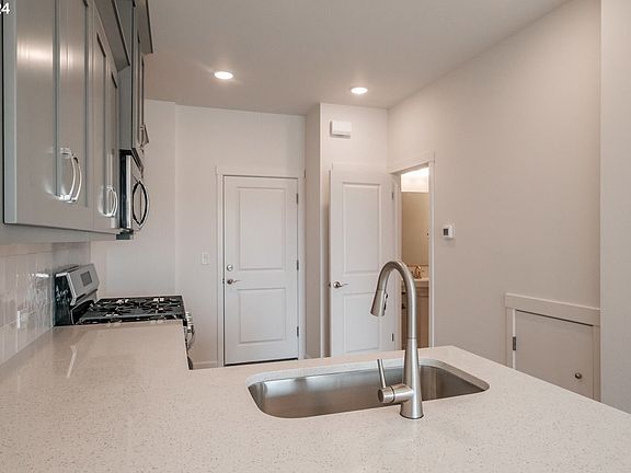 5th image of 8427 SE Kinnaman St #1145