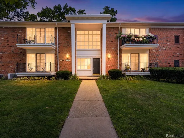 448 Fox Hills Dr N #A-4, Bloomfield Hills, MI 48304