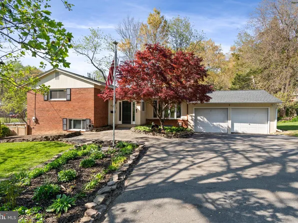 6822 Valley Brook Dr, Falls Church, VA 22042