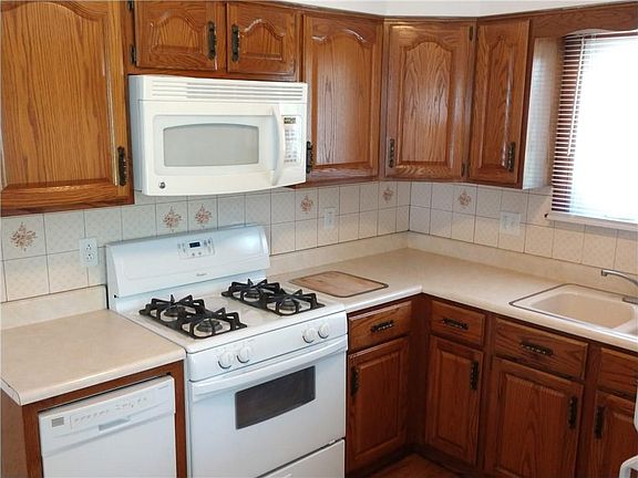 5th image of 1828 W 38th St