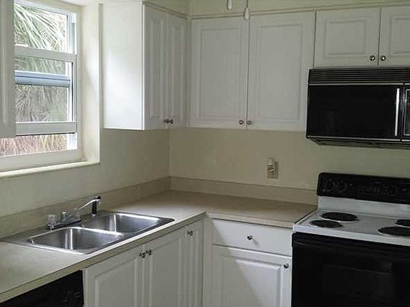4th image of 20 Park Dr APT 5