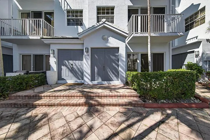 Building Photo - 2725 8th Ave #109