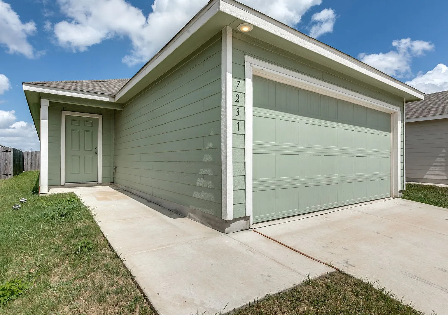 Well Maintained 4-Bedroom Home Near Lackland AFB — Photo 3