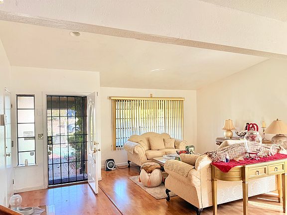 2nd image of 133 Meadowlark Way