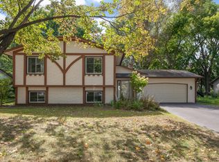 686 Maple Pond Ct, Shoreview, MN 55126