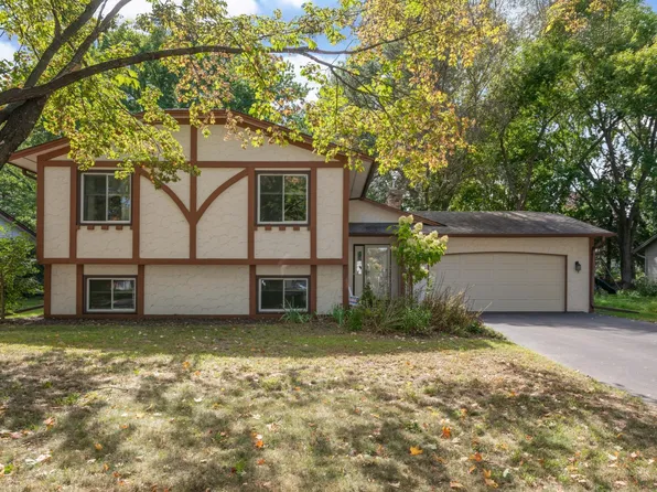 686 Maple Pond Ct, Shoreview, MN 55126