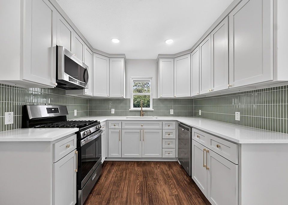 1st image of 409 S Barnett Ave