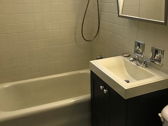 3rd image of 4852 W Diversey Ave APT 1R