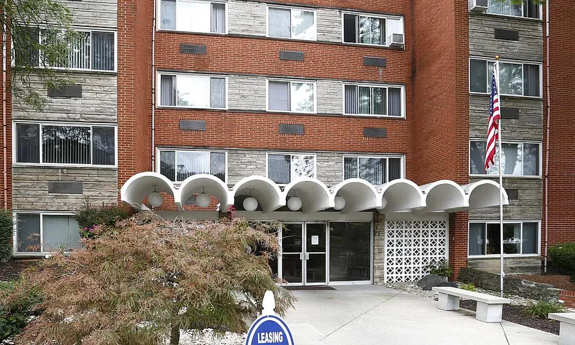 621 McAlpin Ave — Photo 4