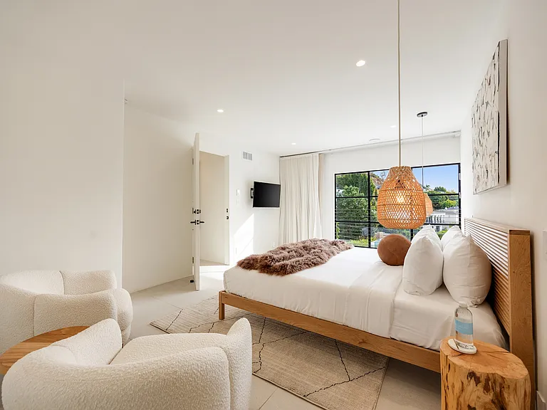 Where comfort meets simplicity.