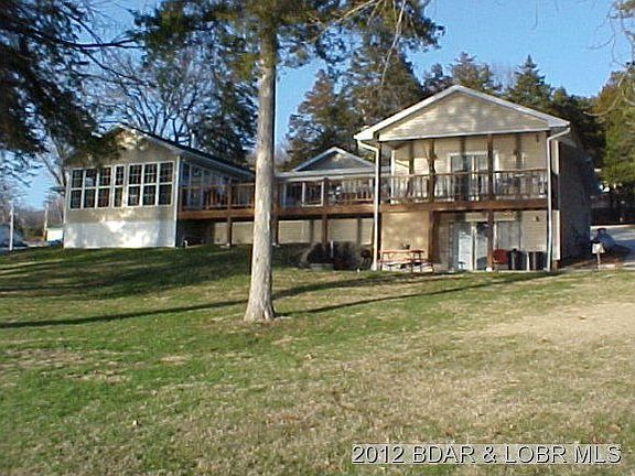 4th image of 305 W Lake Park