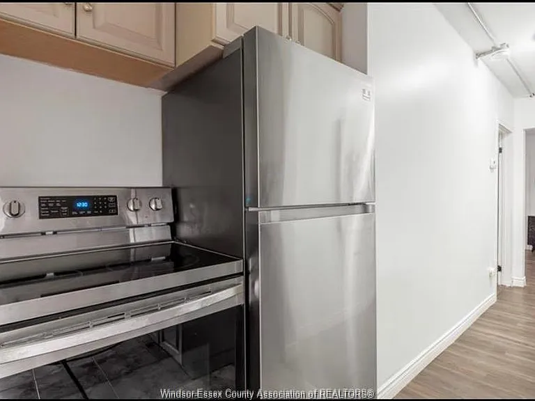 329 Pierre Ave #MAIN FLOOR — Photo 6