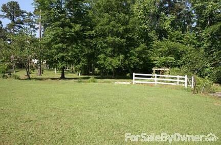 Extra large back yard with parklike area
						:
						Extremently large yard with grassy area, grape arbor, blueberries bushes.