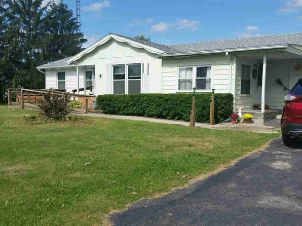4480 Ann St, Luna Pier, MI 48157