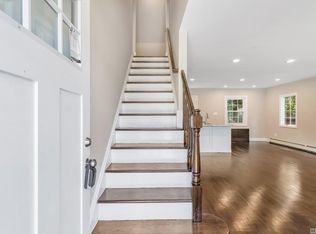 14 Hinton Ave, Babylon, NY 11702