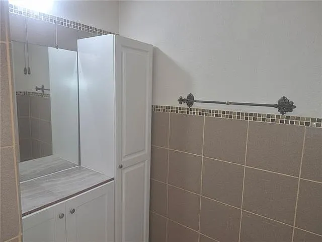 723 Lyons St — Photo 6