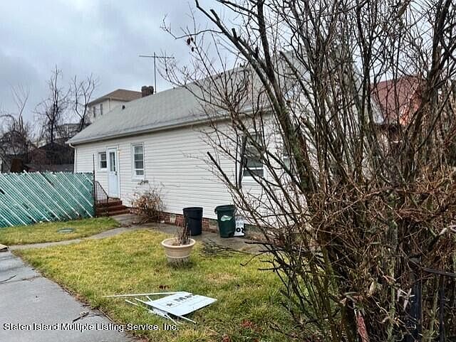 2nd image of 596 Lincoln Ave