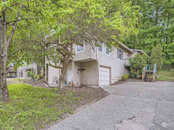 6935 24th Avenue SW, Seattle, WA 98106