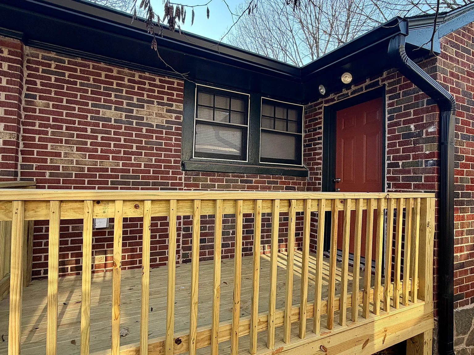 3 bed, 1600 sqft, $2,400 — Photo 2