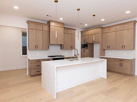 4th image of 2350 Douglas Ave #4237