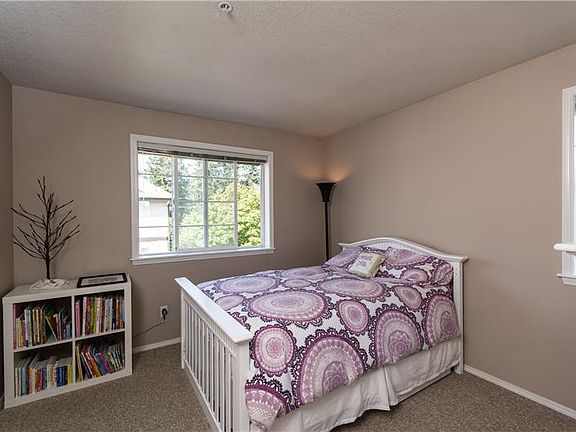 4th image of 2758 E McLoughlin Blvd