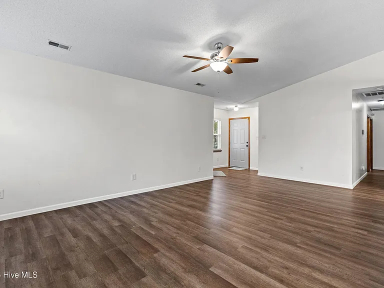 103 Nicole Ct — Photo 6