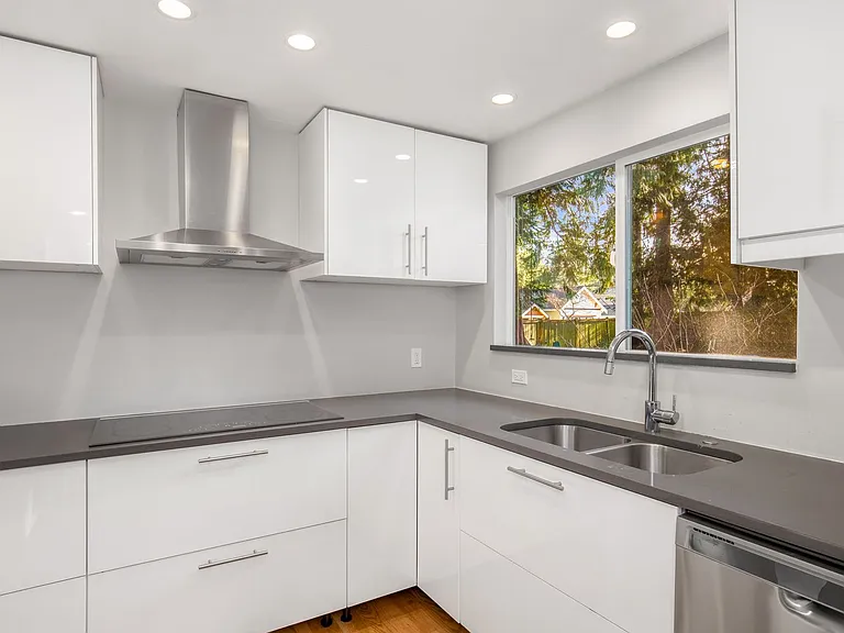 8635 NE 137th St — Photo 10