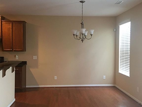 3rd image of 1021 Oak Park Dr
