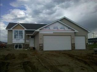 1216 32nd Ave SE, Minot, ND 58701