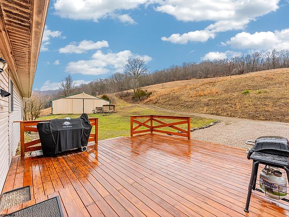 3rd image of 102 Indian Camp Run Rd