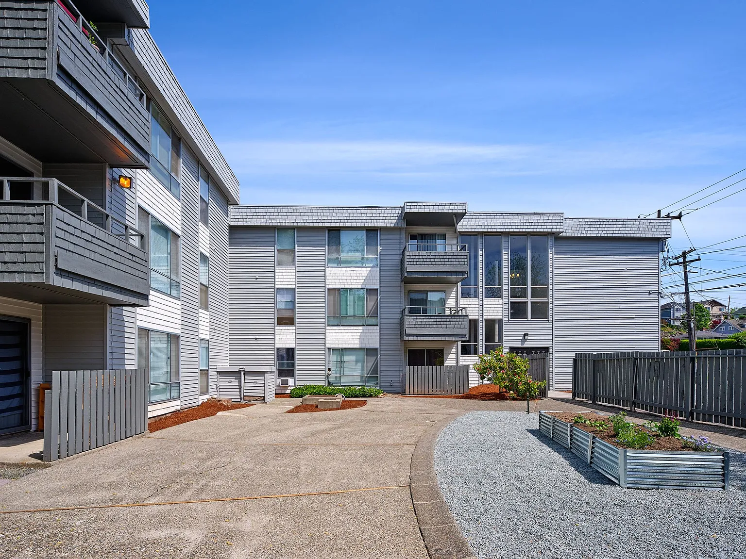 Holden Apartments — Photo 1