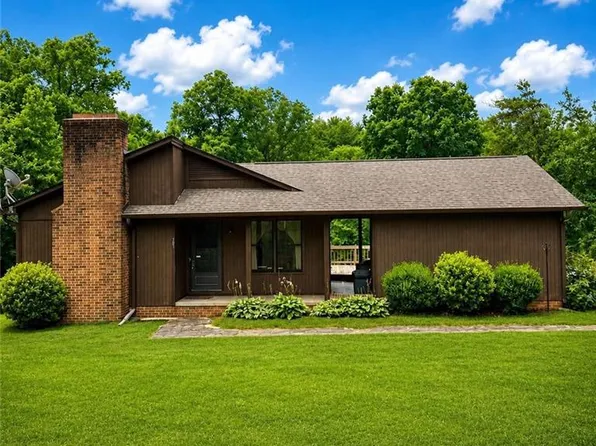 307 Valleygreen Trl, Pinnacle, NC 27043