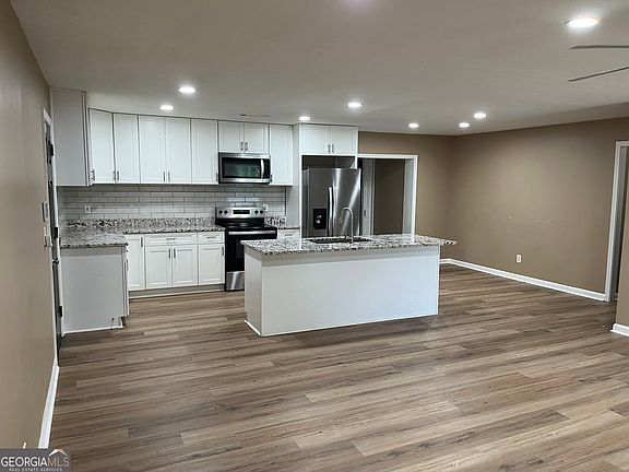 4th image of 5142 Delray Dr