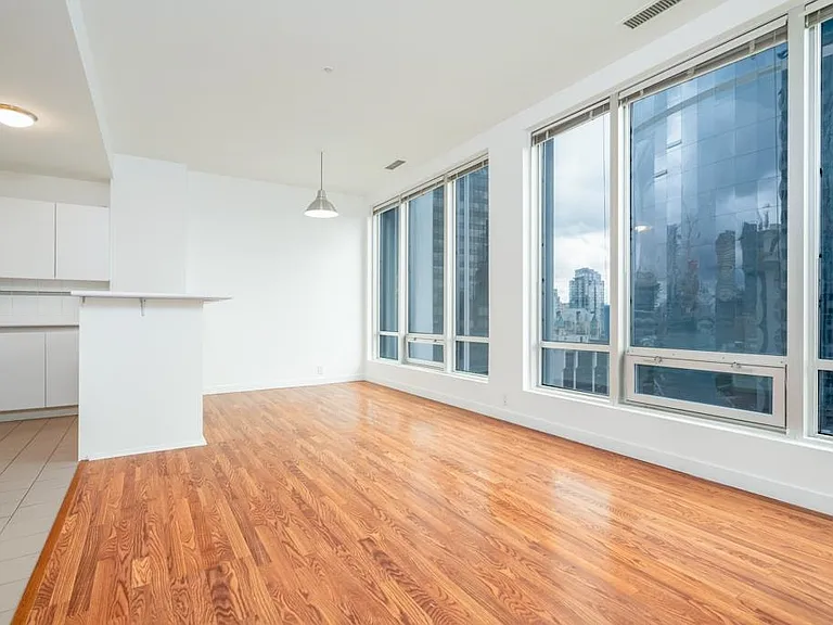 989 Nelson St #903 — Photo 13