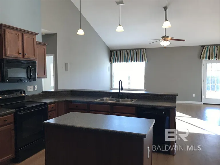 24015 Limerick Ln — Photo 5