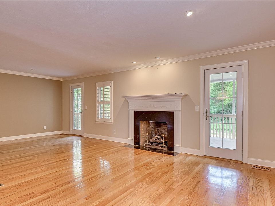 2nd image of 2001 Summer Ridge Dr