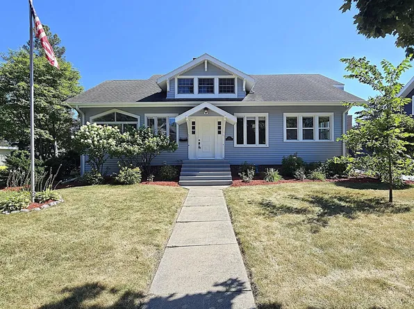 215 Randall PLACE, Elkhorn, WI 53121