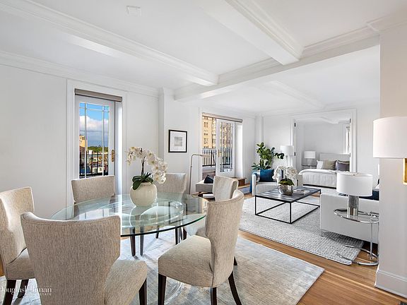 4th image of 23 W 73rd St #915/916