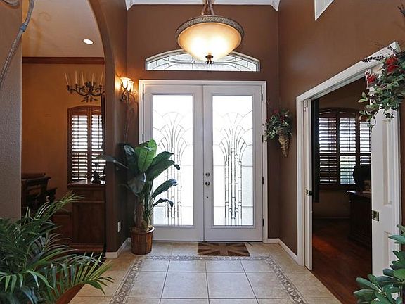 4th image of 2932 Majestic Isle Dr