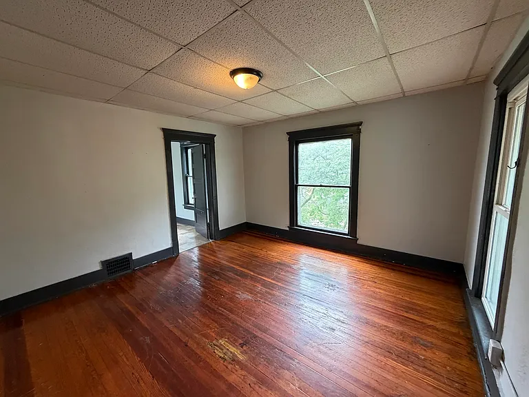 1132 N Gilbert St — Photo 18