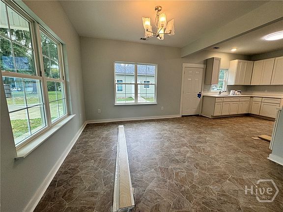 4th image of 2418 Riviera Drive