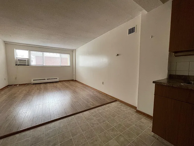 2249 Cornwall St — Photo 7