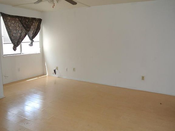 4th image of 11043 Albury Dr #A