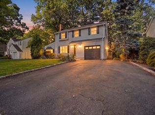 557 Monroe Ct, River Edge, NJ 07661