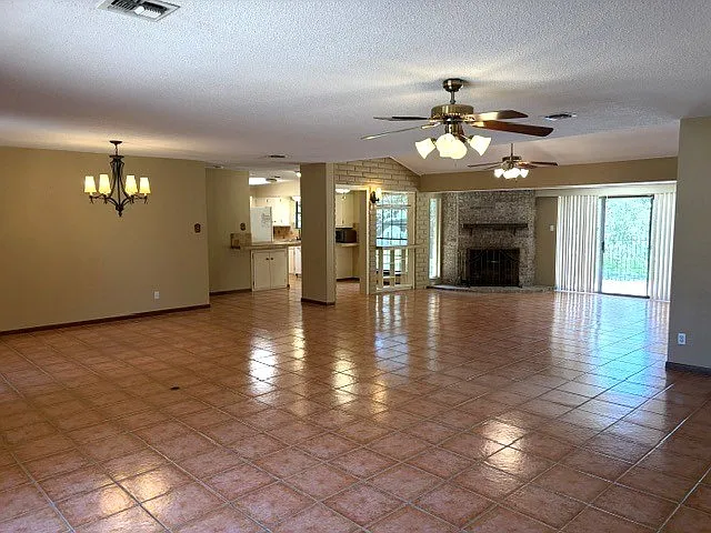2 bed, 2.0 bath, 1918 sqft, $2,100 — Photo 4