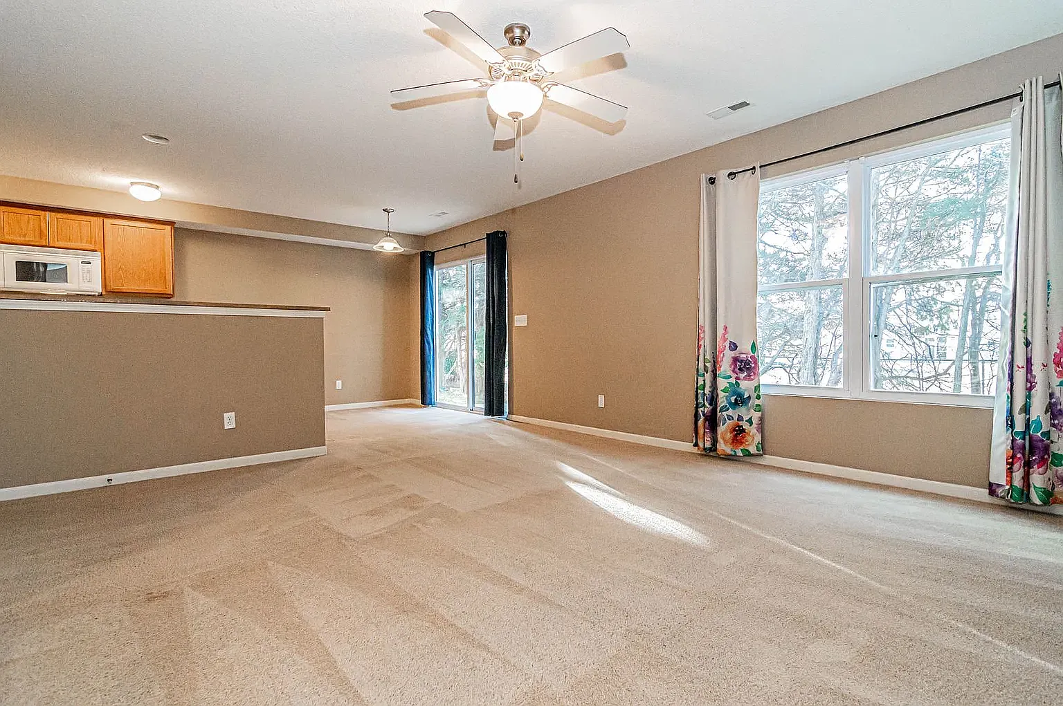 3 bed, 2.5 bath, 1339 sqft, $1,500 — Photo 4